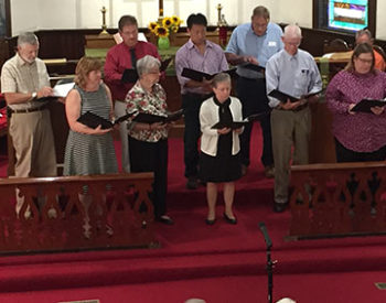 I Choir singing from pew