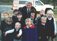 Julia Roberts and Richard Gere graciously posed for pictures with the children of Waugh United Methodist Church, the filming location.